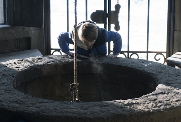Locke and Key Netflix Show, Bode peering down into the old well.