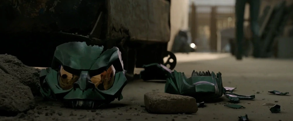 Broken Green Goblin mask from Spider-Man No Way Home